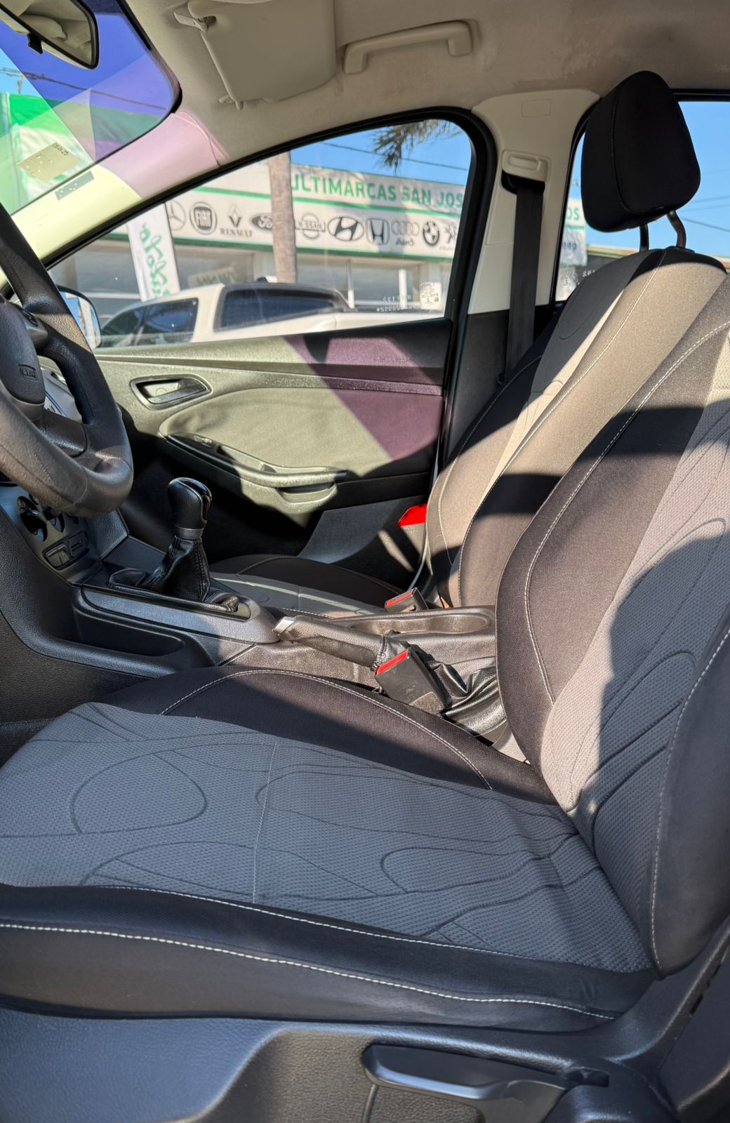 FORD - FOCUS S 1.6  - MANUAL  - 2014